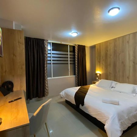 Hotel Wampushkar Zamora Dış mekan fotoğraf
