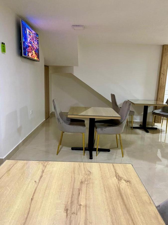 Hotel Wampushkar Zamora Dış mekan fotoğraf