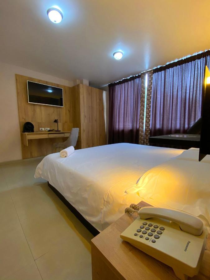 Hotel Wampushkar Zamora Dış mekan fotoğraf
